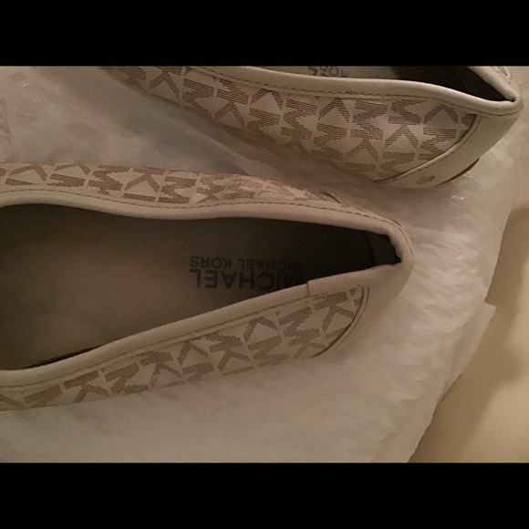Michael Kors flats - Picture 2 of 7